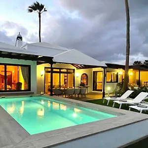 https://villa-vista-del-mar-nico.in-canary-islands.com